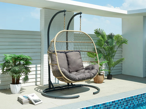 Lissandra - Poltrona Suspensa 2 Lugares em Resina Trançada Natural com Almofadas Antracite